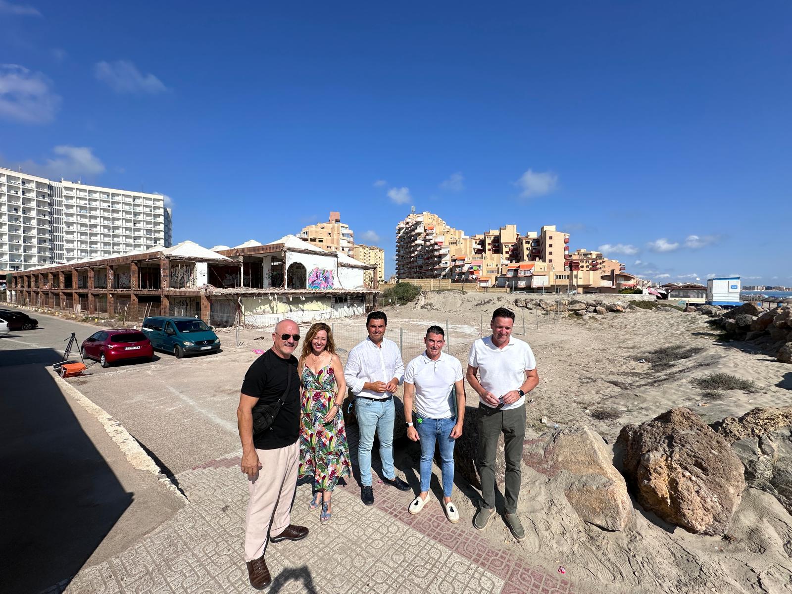 Las galerías comerciales ubicadas frente al hotel Doblemar, pasarán a la historia a lo largo de este año 